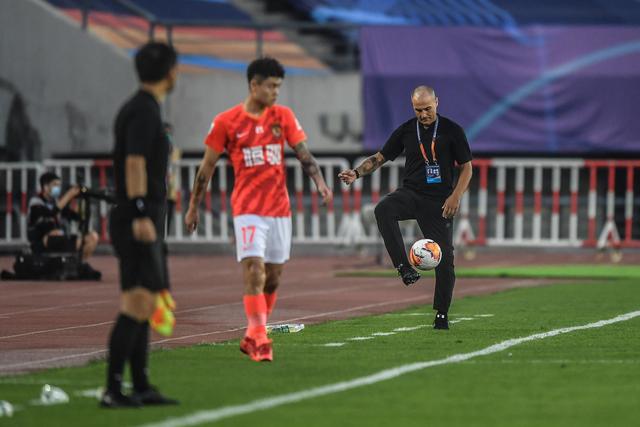 意甲-吉鲁破门赖因德斯处子球 AC米兰2-2莱切
