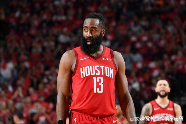 58岁意大利名宿佐拉现场观战卡利亚里vs国米